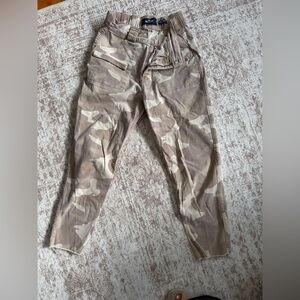Hollister Men's Tan Camouflage Cargo Pants